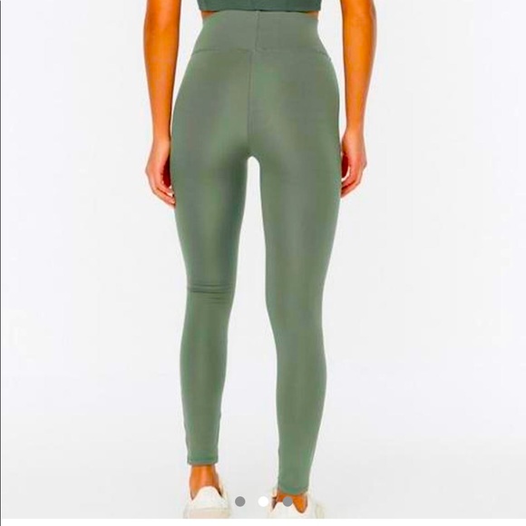 High Waisted Shaping Legging - Picture 2 of 3